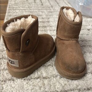 UGG Kids Boots in Chestnut Brown